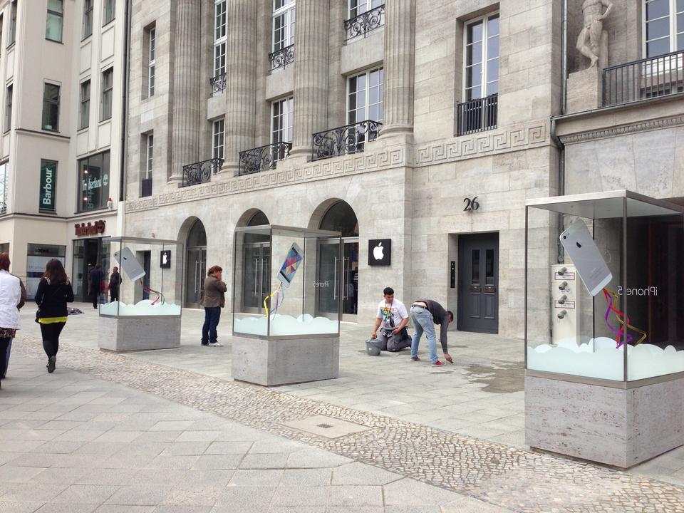 Регистрация в берлине. Apple Store Berlin. Магазин эпл в Берлине. Фирменный магазин Apple в Берлине. Магазин Apple в Германии.