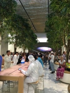 Apple Store Dubai Abu Dhabi cel mai mare din lume