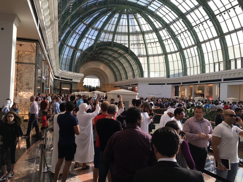 Apple Store Dubai Abu Dhabi cel mai mare din lume 4