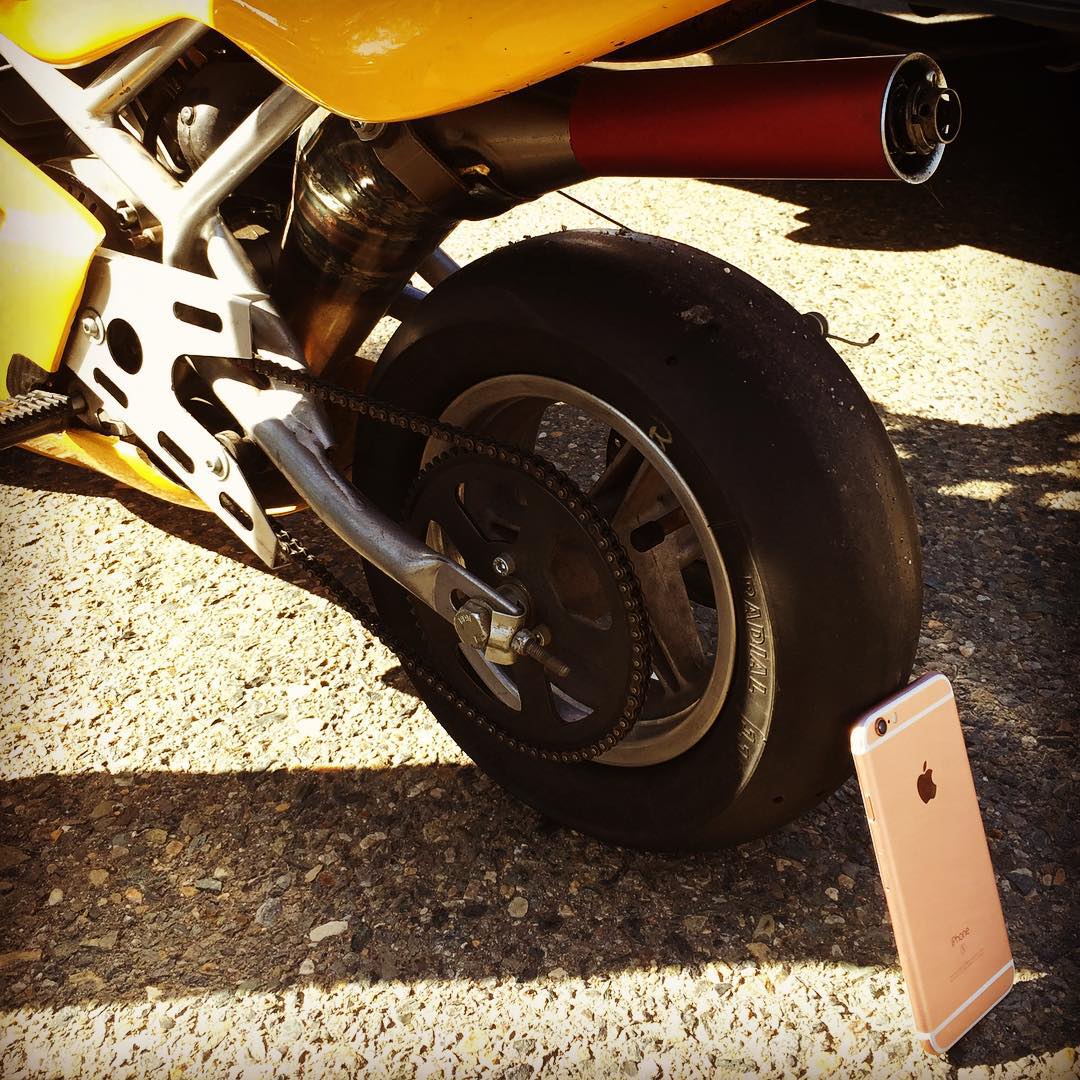 iPhone 6S vs motocicleta test rezistenta