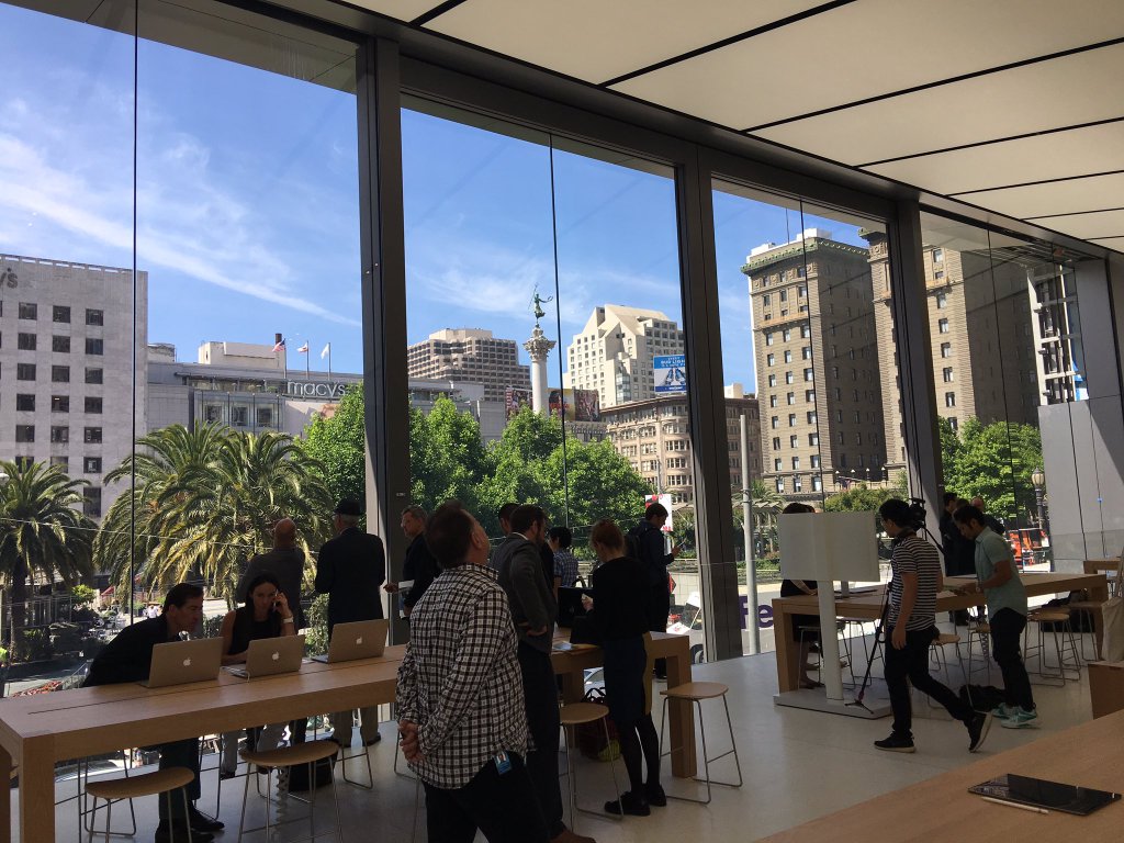 Apple Store nou 12