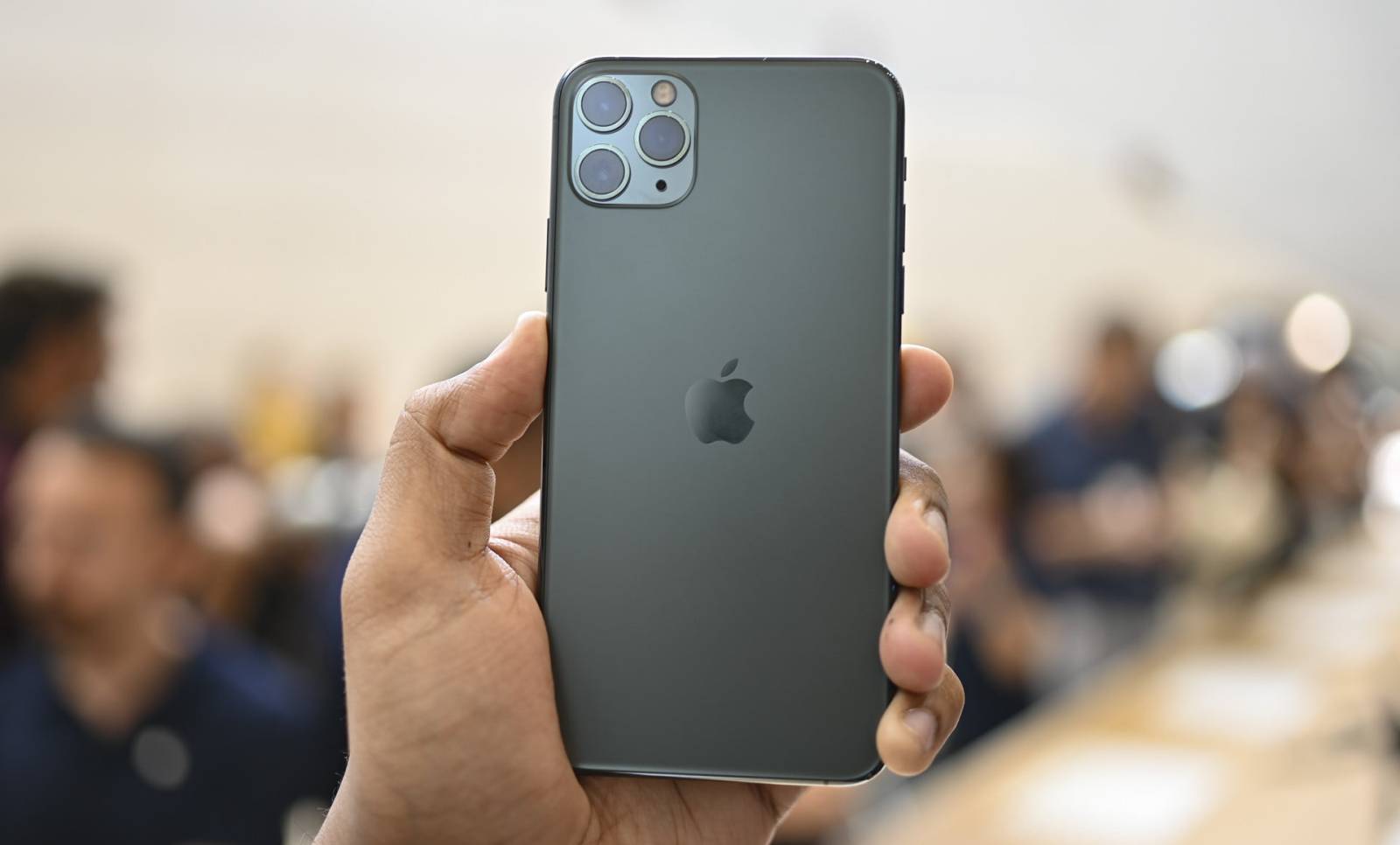 iPhone 11 Vestea PROASTA Intampla Telefoanele Apple