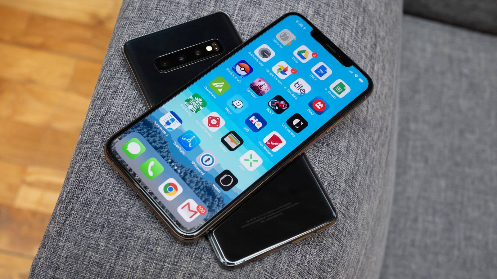 eMAG SUTE REDUCERI Telefoane iPhone, Samsung, Huawei