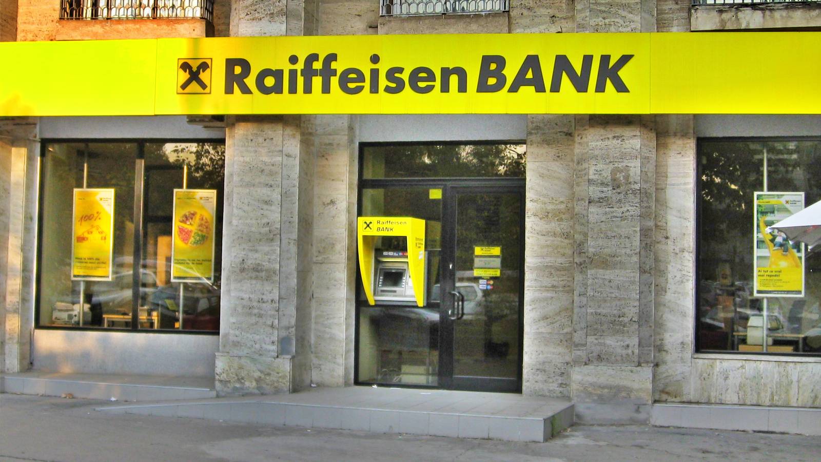 Raiffeisen Bank iarna bani