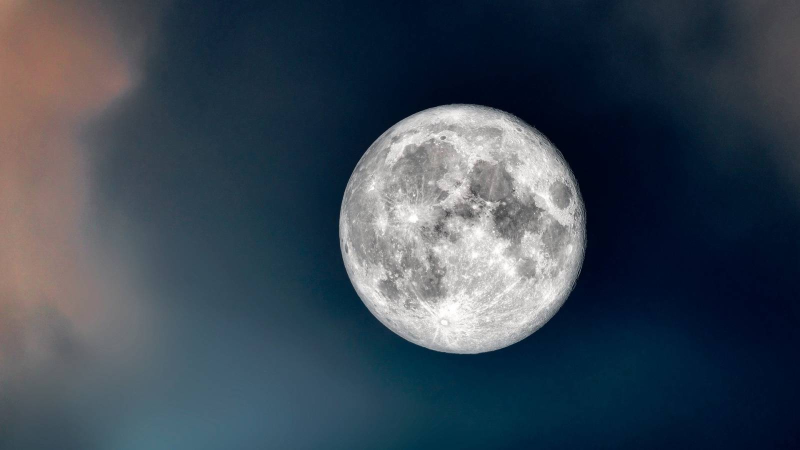 LUNA Atmosfera Afectata Meteoriti Descoperirea Impresionanta Oamenilor Stiinta